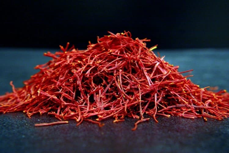 تصویر 4 از زعفران رشته ای بریده با ماندگاری بالا و طعم طبیعی